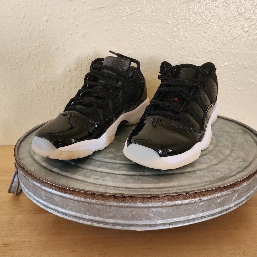 Air Jordan 11 Retro 72-10 Low 2022 - Size 7M/8.5W